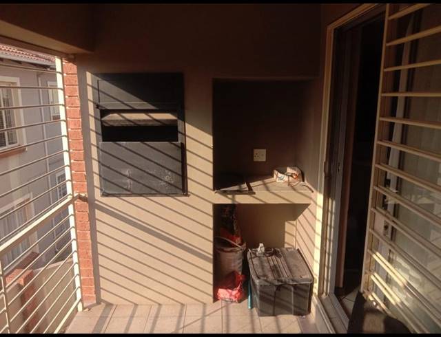 2 BEDROOM TOWNHOUSE FOR SALE IN FLORIDA GLEN